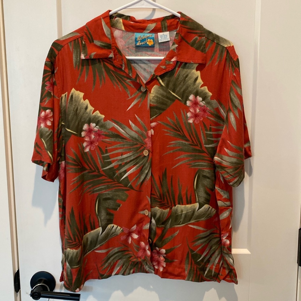 Bahama Beach Ladies Short Sleeve‎ Hawaiian Top.  Size Medium.  Button Up Front